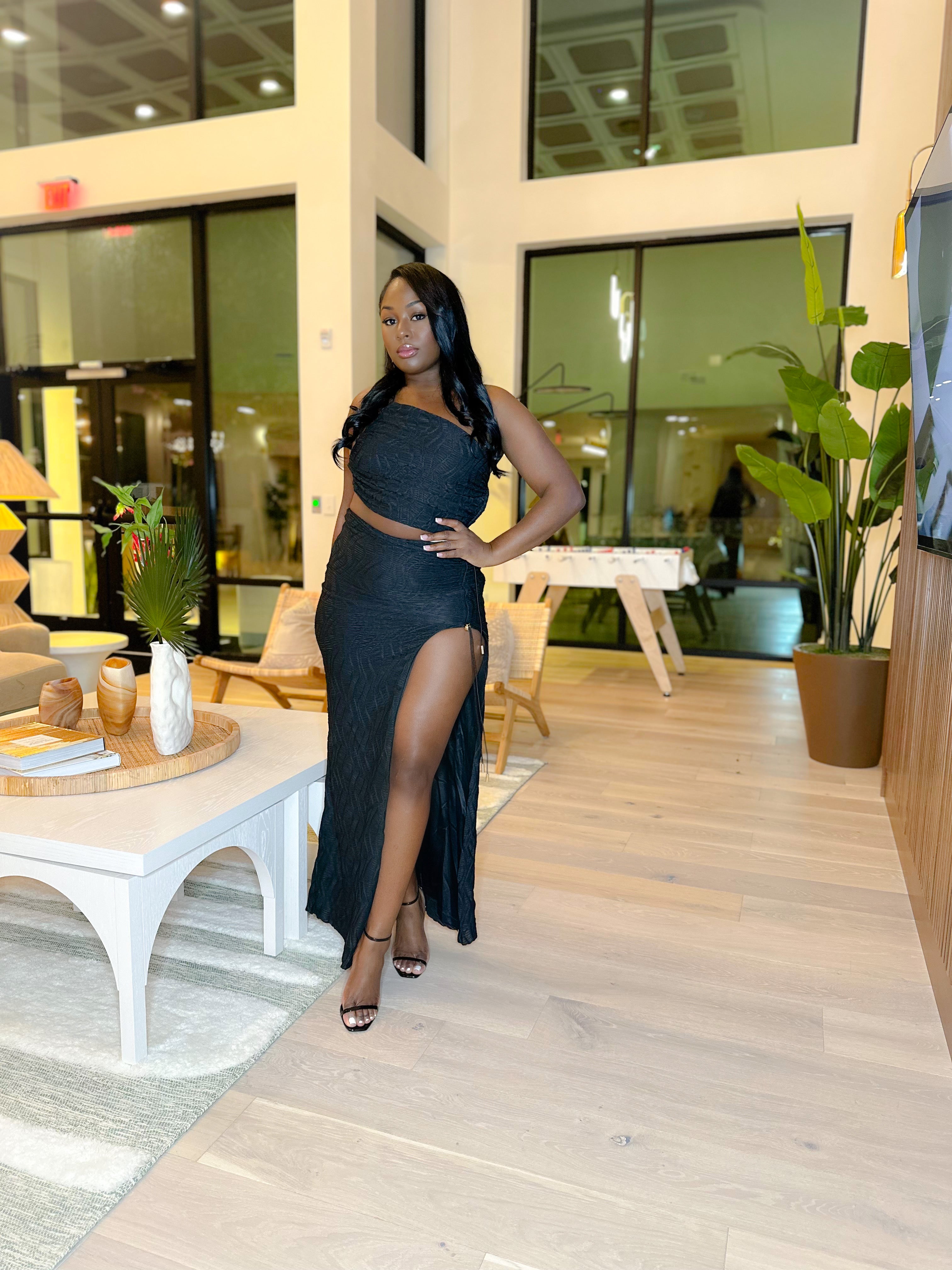 NO DISTRACTIONS SLIT MAXI DRESS (BLACK)