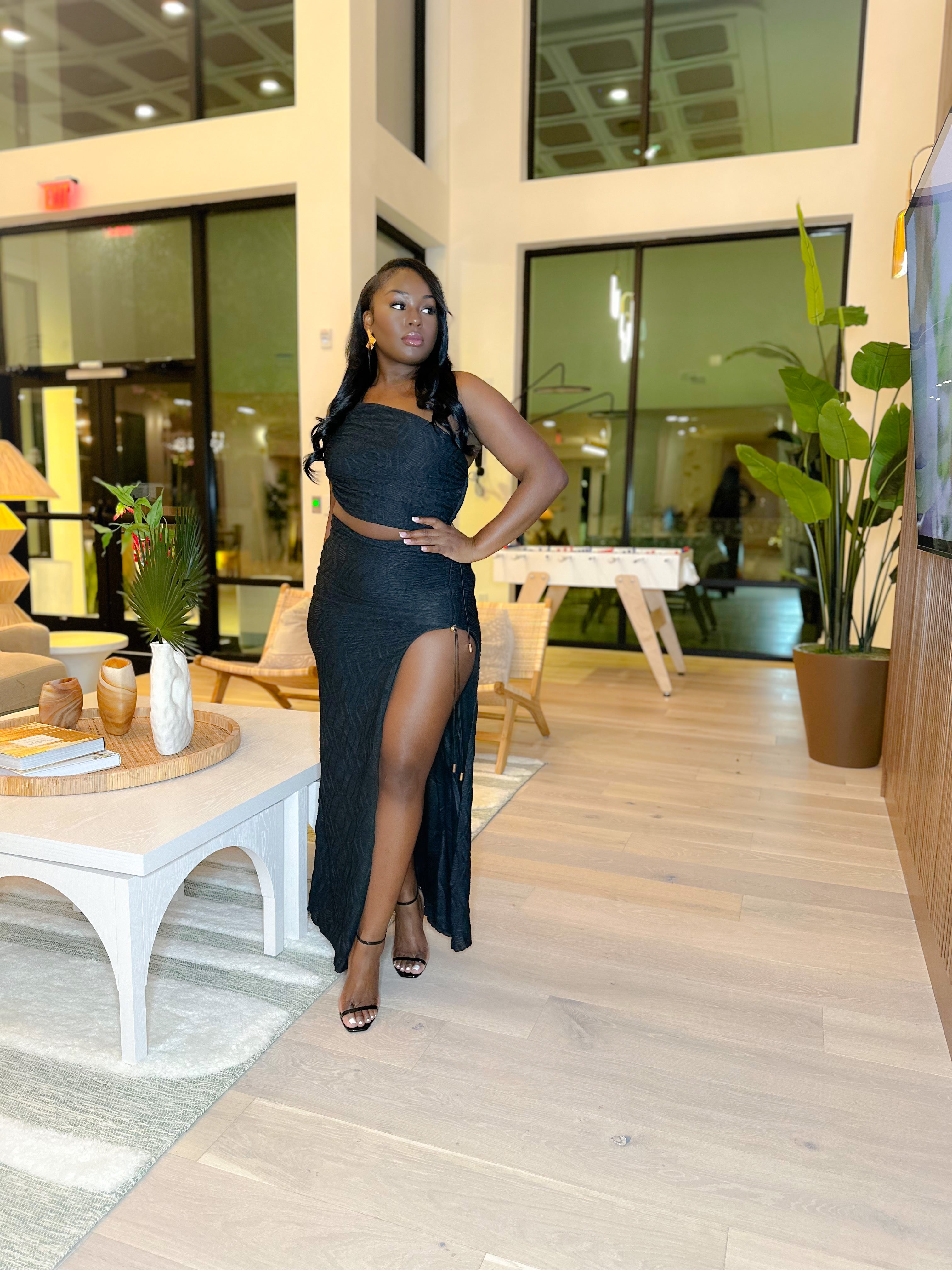 NO DISTRACTIONS SLIT MAXI DRESS (BLACK)