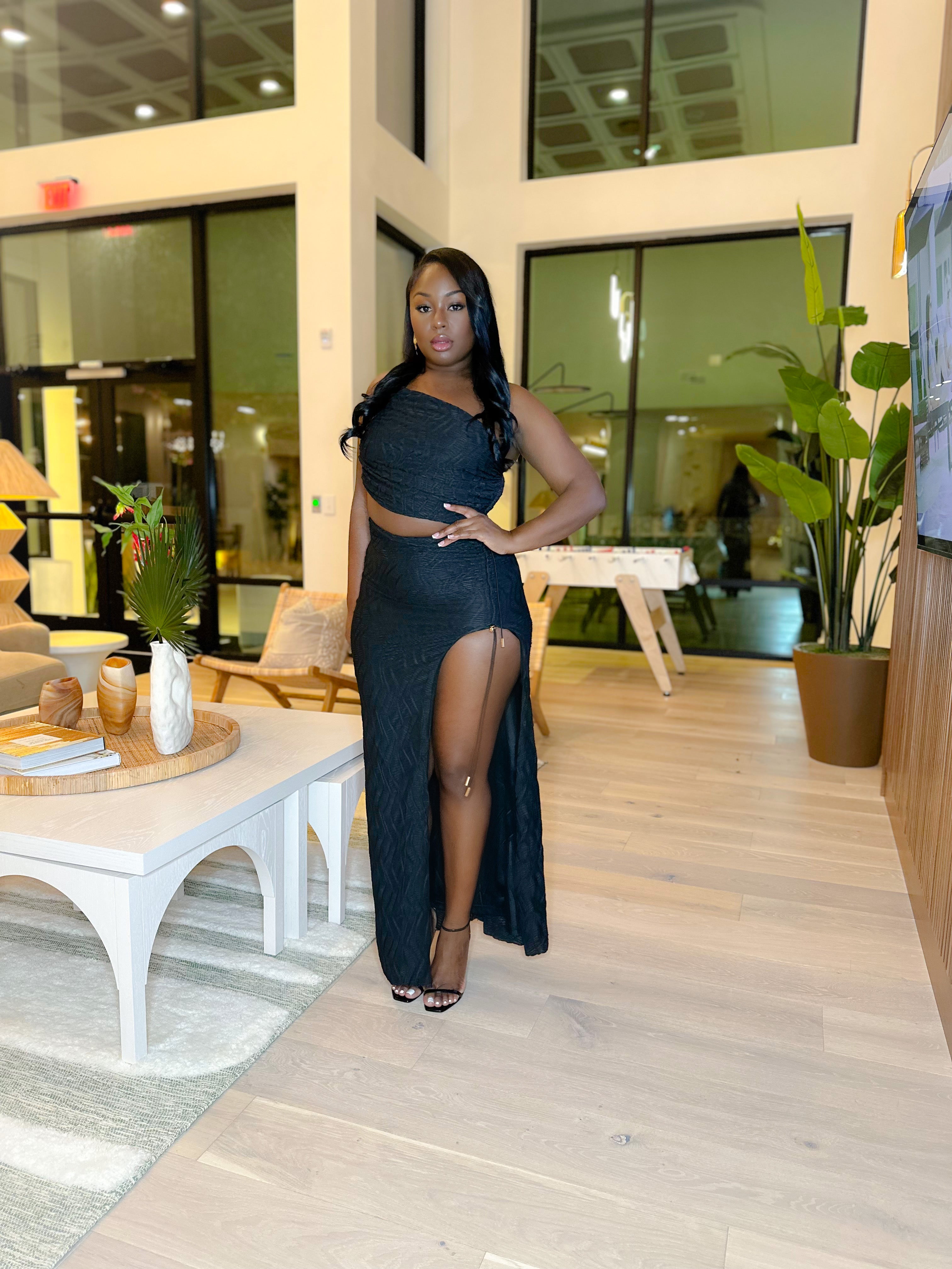 NO DISTRACTIONS SLIT MAXI DRESS (BLACK)